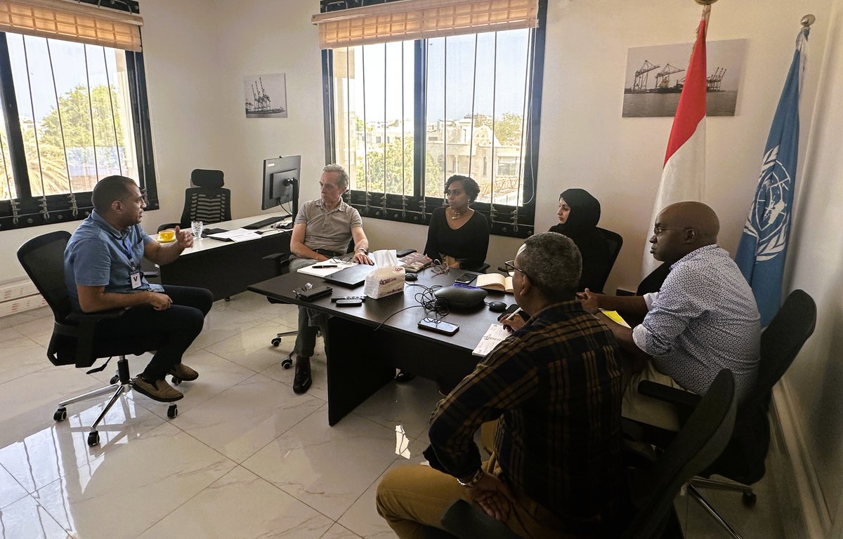 UNinYE's tweet photo. معالجة أزمة المياه في محافظة #تعز بالشراكة مع القطاع الخاص اليمني، وباعتماد حلول طويلة الأمد يقودها اليمنيون، كانا محور اجتماع عُقد اليوم في #عدن مع ممثلي برنامج التنمية الإنسانية التابع لمجموع�� @HSAGroup_Global @hdpyemen. وقد استضاف الاجتماع المنسق المقيم للأمم المتحدة في #اليمن @julienmh، بحضور ممثلين عن @YHF_Yemen ومنظمة @UNICEF_Yemen.