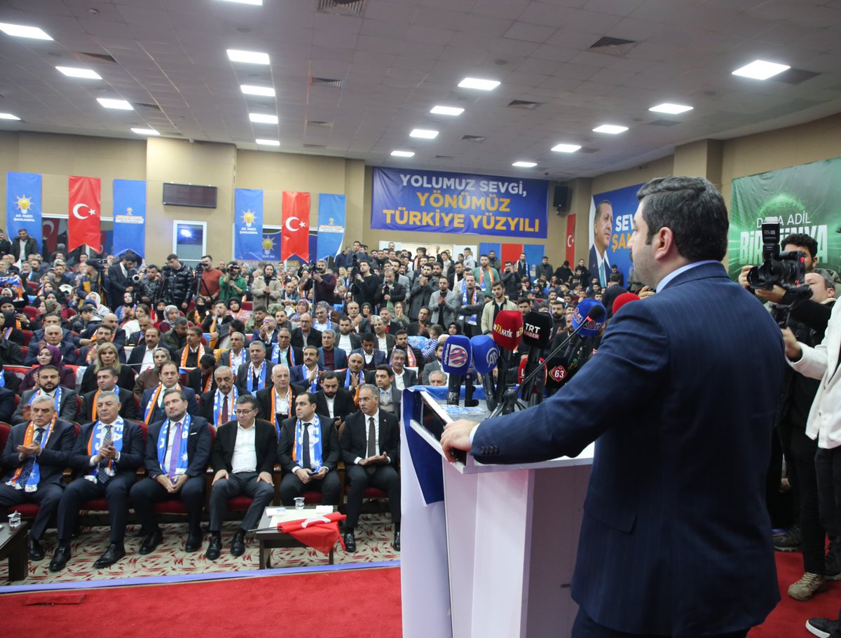 ibrahimeyyupogl's tweet photo. Şanlıurfa İl Başkanlığımız tarafından düzenlenen Genişletilmiş İl Danışma Meclisi Toplantımızı; 

AK Parti Genel Sekreterimiz ve İzmir Milletvekilimiz Sayın Eyyüp Kadir İnan, kıymetli milletvekillerimiz, il ve ilçe teşkilatlarımız, MKYK Üyelerimiz, ile AK Parti’ye gönül vermiş dava arkadaşlarımızın yoğun katılımıyla gerçekleştirdik.

İstişare ve ortak akıl anlayışıyla gerçekleştirdiğimiz toplantımızın; Şanlıurfa’mız, teşkilatımız ve davamız adına hayırlara vesile olmasını temenni ediyor, fedakârca çalışan tüm teşkilat mensuplarımıza başarılar diliyorum.

@Akparti @RTErdogan @farukaytek @abuyukgumus @bybekirbozdag @eyupkadirinan @milhamigunbegi