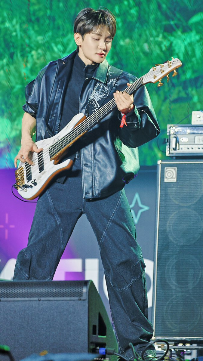 흔들린 샷인데 새삼 키가 체감된다....