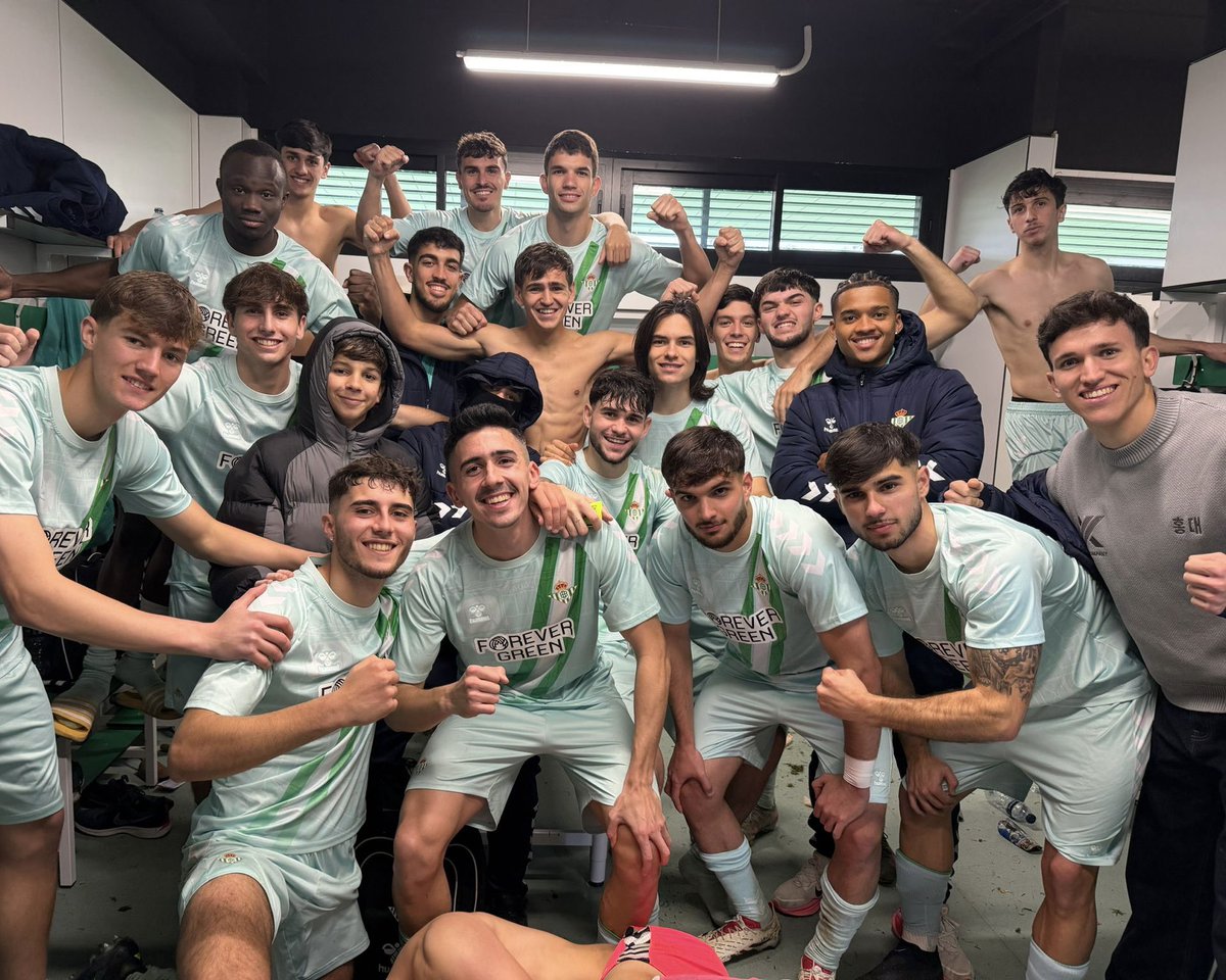 Nos quedamos sin adjetivos para describir lo de este 𝒆𝒒𝒖𝒊𝒑𝒂𝒛𝒐 🫠💚 

#BetisC #CanteraBetis