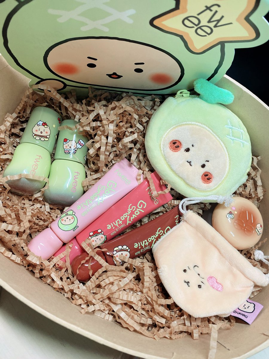 #협찬 #RT이밴트 #Rt
#Rt 추첨 팔로워 한 분께 단순발색제품
허니듀 70%를 보내드립니당!!

fwee❤️망곰 에디션.
퓌와 망곰이가 만났어용

3월 정식 출시전 공개되는 스무디 틴티드 립밤과!
푸딩팟&amp;3D볼류밍 글로스 new color 까지🫢🫢
타래로 이을게요