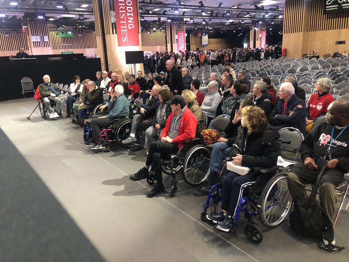 HandiRally's tweet photo. #retromobile2026  Remise des  prix du rallye HRP de ce dimanche  avec des pensionnaires de  Simon de Cyrene. Merci  a @ChristiesInc   @christiesparis  pour son accueil sur son stand  🙏🏼! @ffveofficiel  #handicap #voituresanciennes https://t.co/wbNYHCDiAM