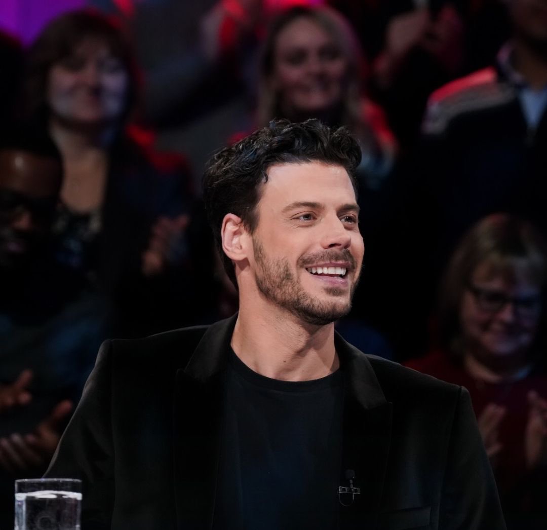 _forbisexuals's tweet image. “Stigmas of indecisiveness, infidelity, deception and trendiness are still clinging to bisexuality [..] silence has the perverse effect of perpetuating those stereotypes [..] But I've always considered myself bisexual
Not confused.
Not disloyal. Not ashamed.
Not invisible”
🩷💜💙