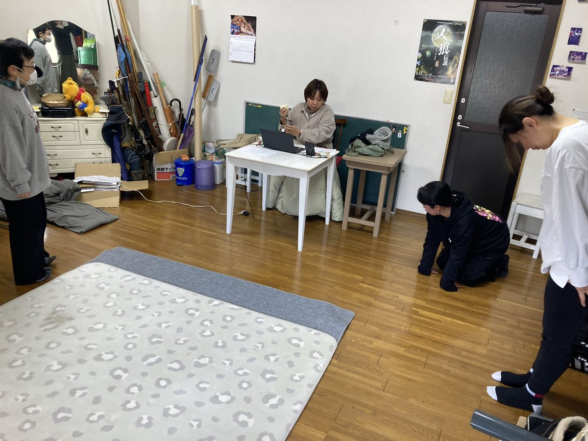 soft_gear's tweet photo. こんな時間！急いで書きます。本日、女子部稽古でしたが、みんないろいろありまして、お巡りさんに切符切られた方、書き終えた台本のデータが一気に消えた方、何かと疑われ続けた方、もうみんないろんなことがありましたがとりあえず今日のNO.1はザキさんが人狼の殿堂入りしたことです
#ソフトギア https://t.co/67pQZaKPg6