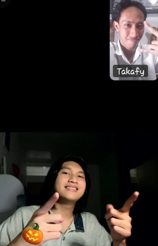 Takaveee's tweet photo. wow saya tidak sangka mendengar seorang lelaki yapping😬

6 minute with mas fiki😎🤟🏻
@_fikiau
#CallForaCHNCE #FancallWithCHNCE https://t.co/FZgavwSnZN