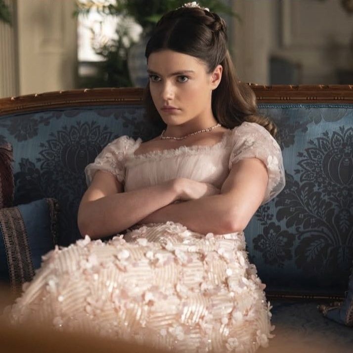 ซีซั่นหน้าน้องฟอเร้นก็ 21-22 แล้วป่ะ กว่าจะถึงของตัวเองก็น่าจะ 25-26 (ถ้ามาซีซั่น7) น้องทุ่มเทกับการเป็นไฮยาซินท์มาก ล่าสุดไปเรียนภาษาเพิ่ม เพราะในเล่มไฮยาซินท์ต้องแปลไดอารี่ที่เป็นภาษาอิตาเลี่ยน ความฝันของน้องคือการได้เป็นไฮยาซินท์และเดินไปกับตัวละครนี้ไปจนถึงวันสุดท้าย