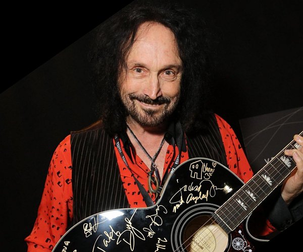 tompinks's tweet image. Wishing a happy 76th birthday to founding member of TOM PETTY AND THE HEARTBREAKERS - guitarist, songwriter and producer MIKE CAMPBELL
instagram.com/p/DUN5_2cDk7v

#MikeCampbell #HappyBirthday #OnThisDay #OTD #Music #Birthday #TomPettyAndTheHeartbreakers #ClassicRock #MusicHistory