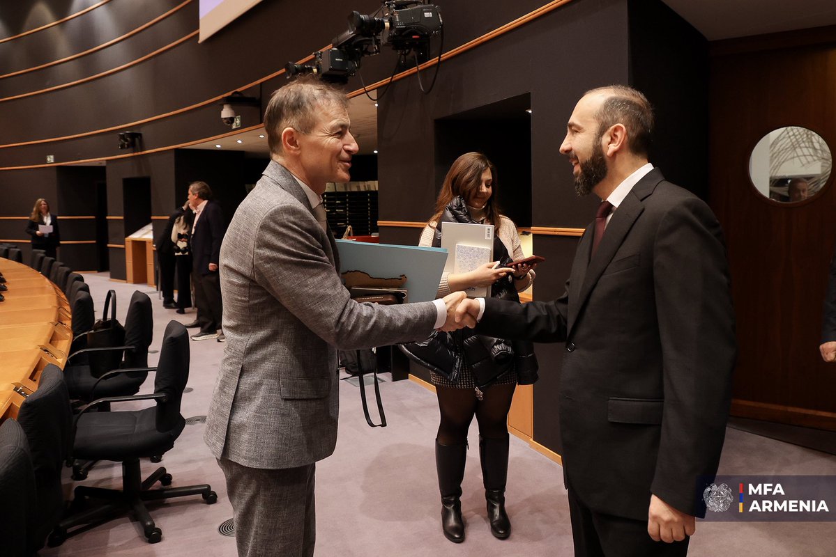 AraratMirzoyan's tweet image. Had another important engagement at @EP_ForeignAff in Brussels.

Addressed topics of interest &amp;amp; priority not only for #Armenia but also for our 🇪🇺 partners.

Touching upon 🇦🇲’s ambitious democratic reform agenda, stressed that the choice is btw sovereign democracy &amp;amp; a path to