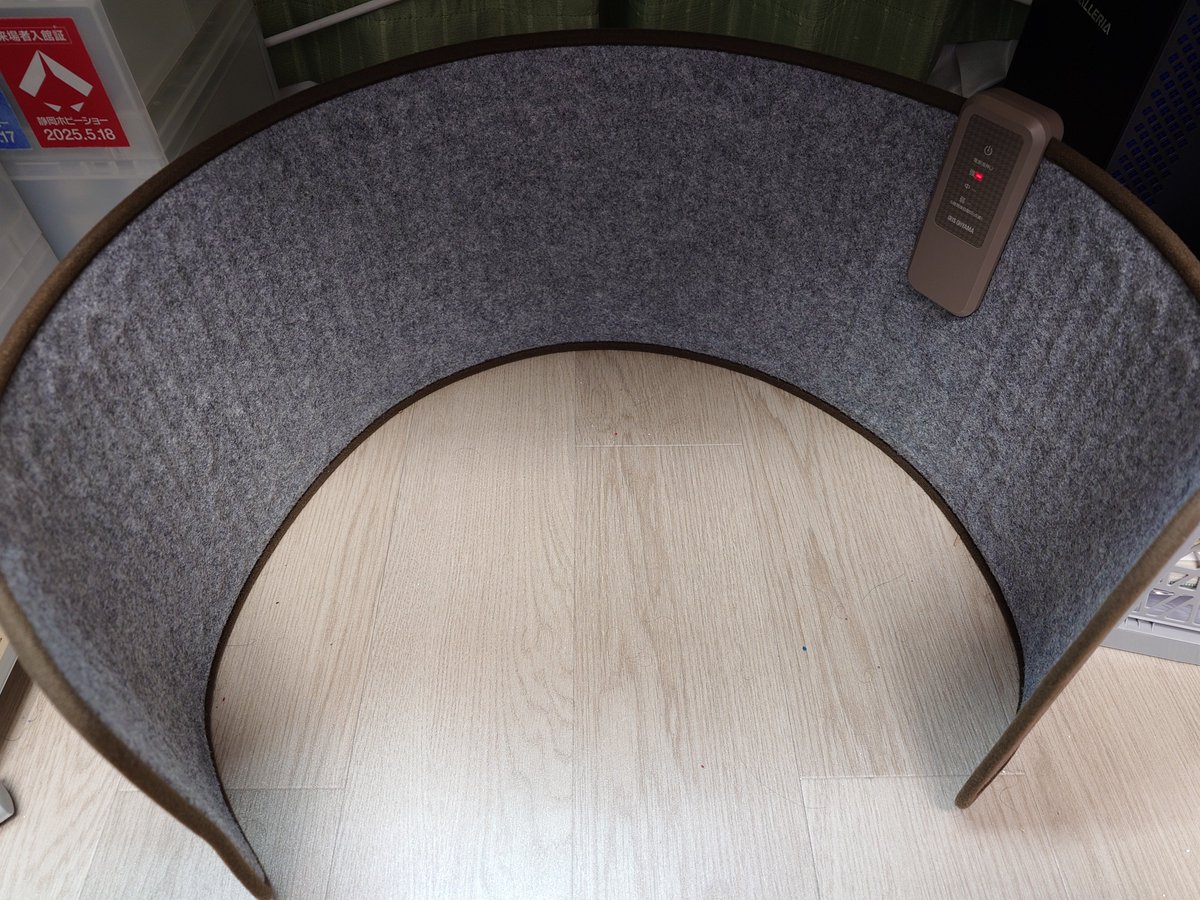 現在ぐるポカを足元に置いて使用しているのですが、落としたパーツが低確率でこの中に入り回収が楽になるのでオススメです