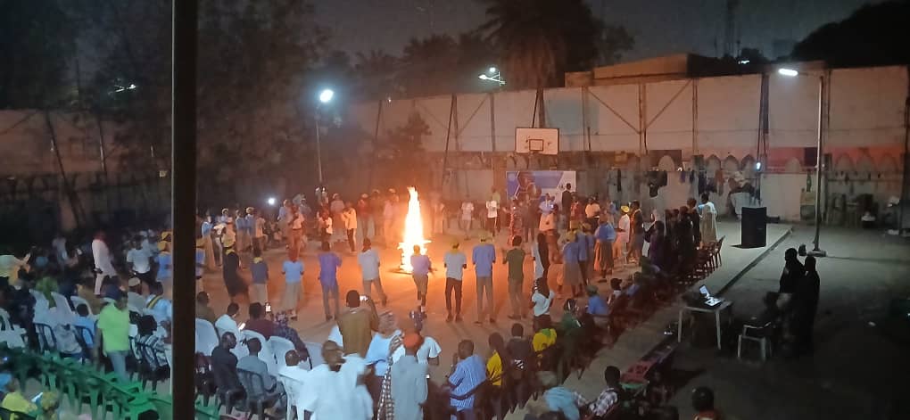 IIsmaguel's tweet photo. On l'a fait notre veille citoyenne "autour du feu 🔥 de l'histoire" sous le thème : "Mali ani Madenya". Une initiative qui vise à promouvoir la #Citoyenneté, le #Patriotisme et la #Cohesion_Sociale à travers une causerie inter-active autour de notre mémoire collective. 
#Humilité https://t.co/8Wqm0RMMbr