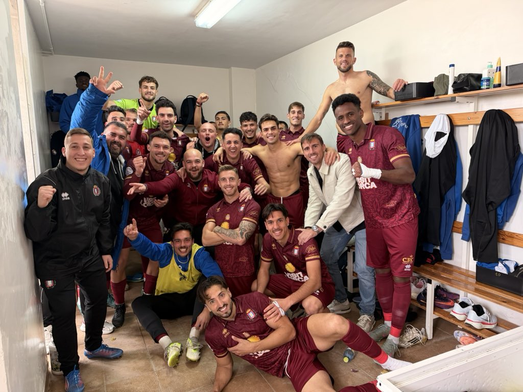 lorcadeportiva's tweet image. AL CINE QUE LLUEVE

¡AAAARRAAAAANCAAAA LA MOTO NIÑO!

#LaUnionLorcaDeportiva 
#SoloySiempreLorcaDeportiva