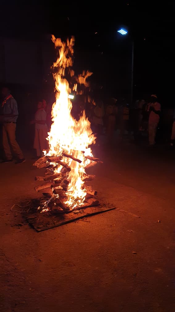 IIsmaguel's tweet photo. On l'a fait notre veille citoyenne "autour du feu 🔥 de l'histoire" sous le thème : "Mali ani Madenya". Une initiative qui vise à promouvoir la #Citoyenneté, le #Patriotisme et la #Cohesion_Sociale à travers une causerie inter-active autour de notre mémoire collective. 
#Humilité https://t.co/8Wqm0RMMbr