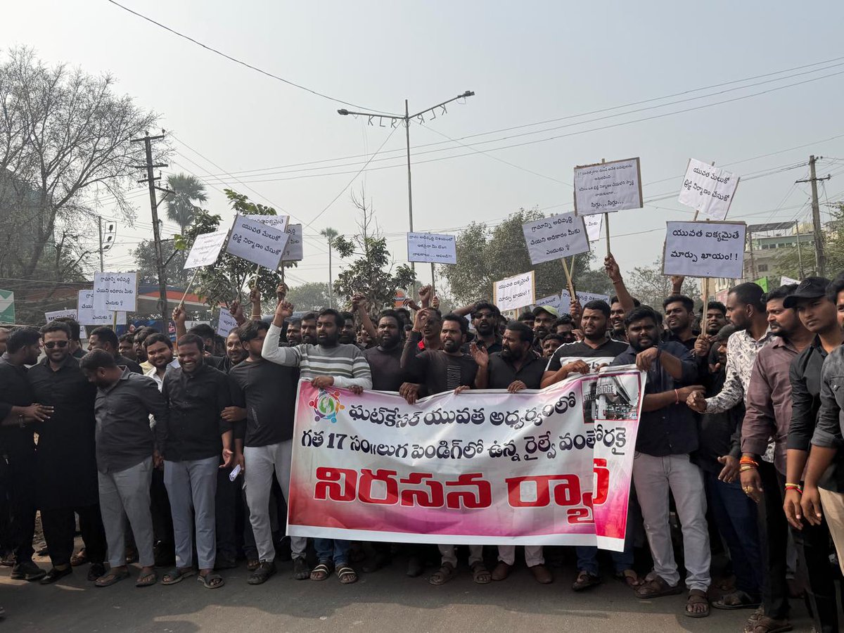 GhatkesarYuvata's tweet photo. Ghatkesar residents risk lives daily due to the absence of a Railway Bridge.
This is a public safety issue, not politics.
We need the bridge now.
@revanth_anumula @KomatireddyKVR @TelanganaCMO
@CollectorMdl
@Collector_MDL
#ghatkesar #ghatkesaryouth #wewantbridge https://t.co/IGDZArQRuM