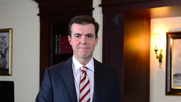 Epstein arşivinden Hüseyin Hilmi Işık'ın (1911-2001) kurduğu, sonra damadı Enver Ören'in (1939-2013) başına geçtiği, onun ardından da oğlu Ahmet Mücahit Ören'in (1972-) başına geçtiği Işıkçılar Cemaati de çıktı!

Mücahit Ören ki cemaati arasında hiç de dindar bir hayat sürmediği