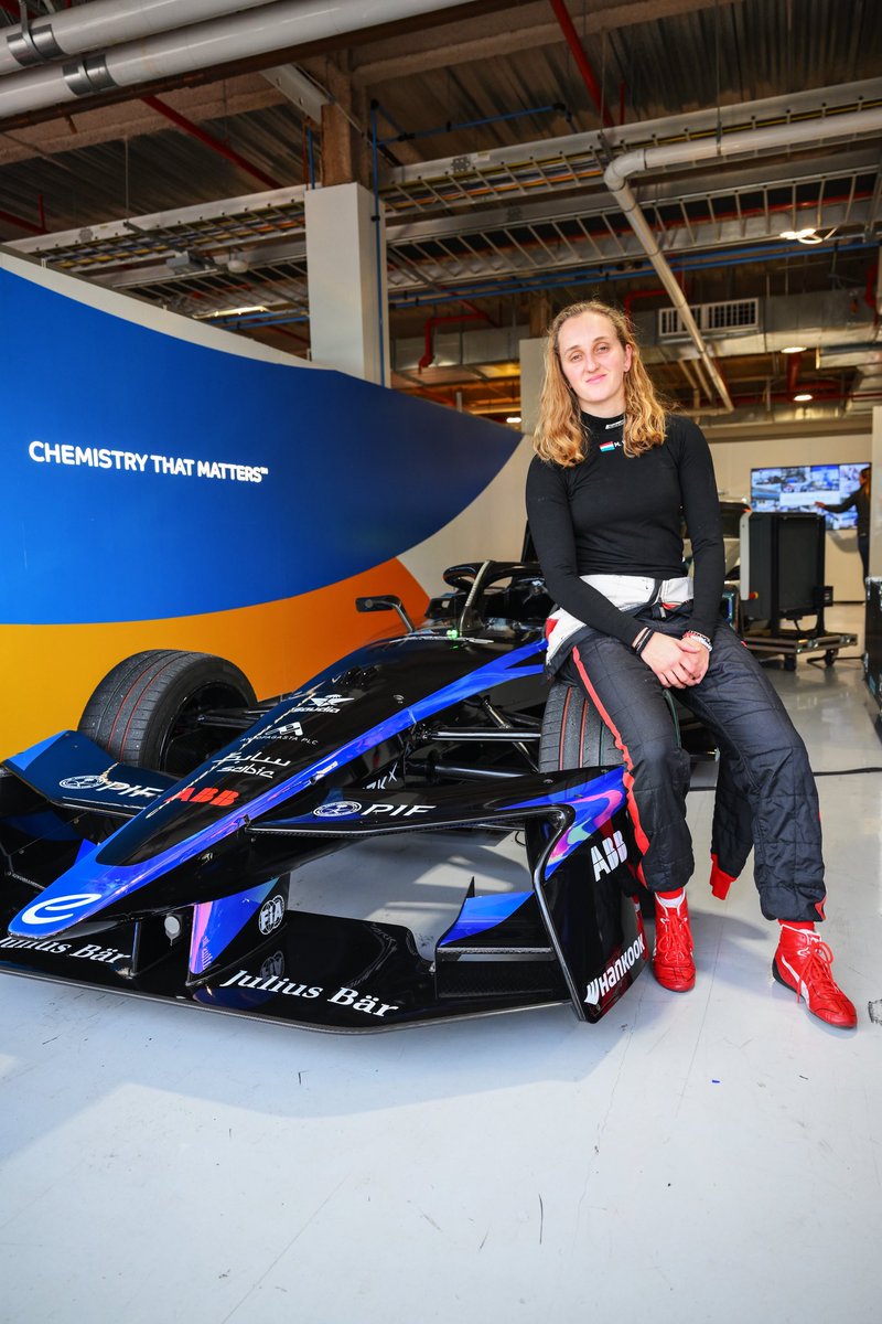 maya_weug tweet media