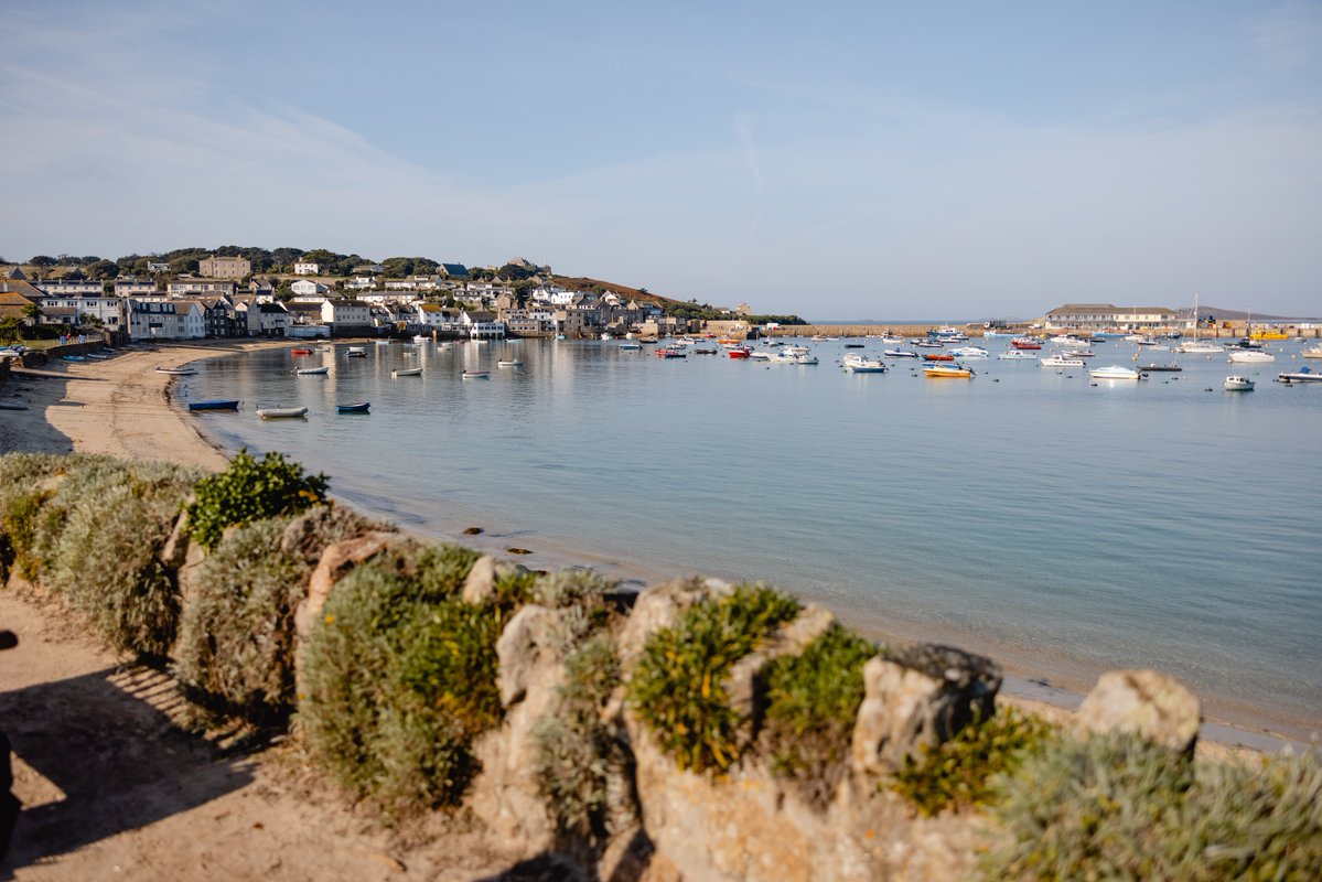 IOSTravel's tweet image. Some places have a way of calling you back 🌊
The Isles of Scilly are one of them.

Maybe it’s the crystal-clear waters for your morning swim, endless coastal walks, or that café with familiar faces you always see.

What keeps you coming back?

#IslesofScilly #ScillyMoments