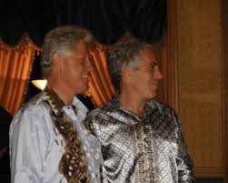 Epstein dosyasından çıkanlar bir sosyal tabakanın ne kadar sapık, korkunç ve ruh hastası olduğunu gösteriyor, çok söze gerek yok.   

Fakat iki şeye dikkat çekmek isterim: 
İlki, onlarca yıldır devam eden bu sapkın ve kriminal düzeni tam olarak ortaya çıkarmamak için ABD