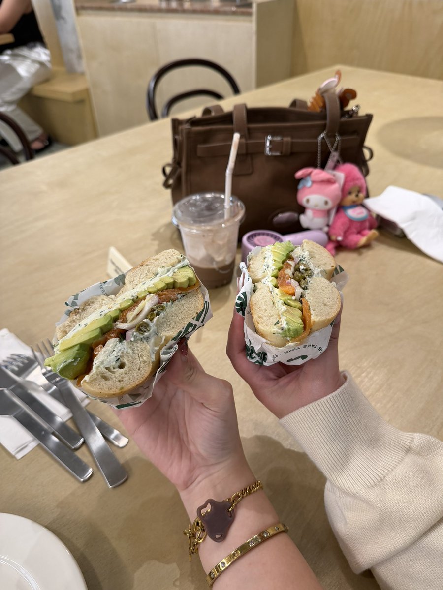 യ ฟลูฟิลอีทติ้ง 🥯 tweet media