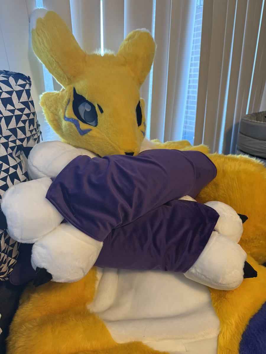 Renamon wants to remind everyone that quotes open tomorrow! 

It is highly recommended that you get a quote if you intend to apply for a slot! 

My queue will be completely empty by commission openings, so the first slot will be started immediately 😊
