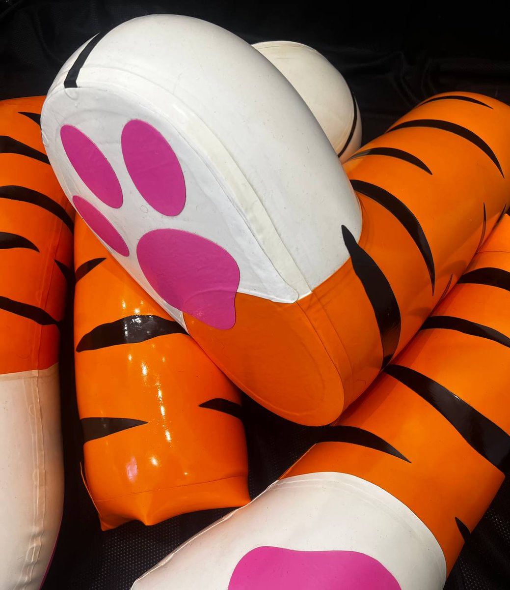 Rubber Paws tweet media