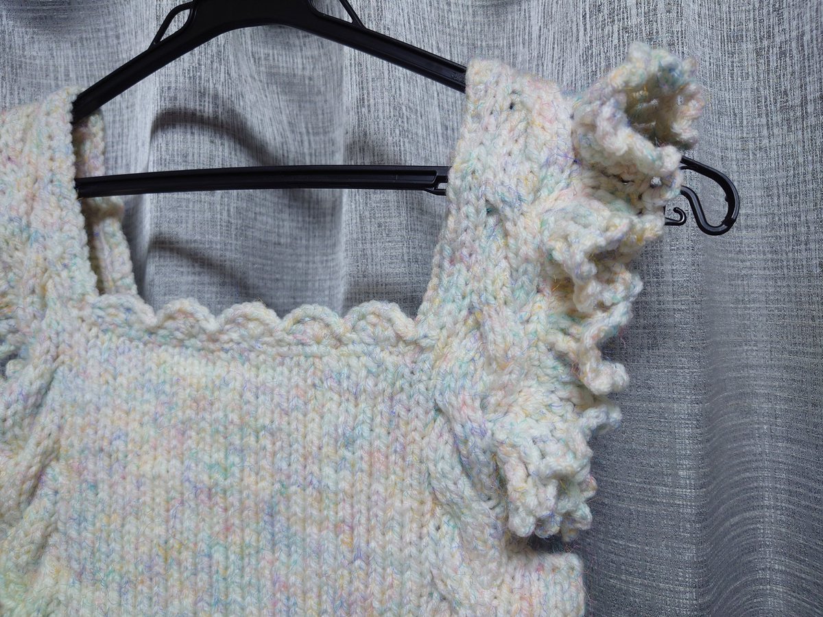 出来上がった！！！！
年末に編み始めて、約一ヶ月。
久々にマフラー超えのものを編めたー♪
早く娘っちに着せたい！！！！