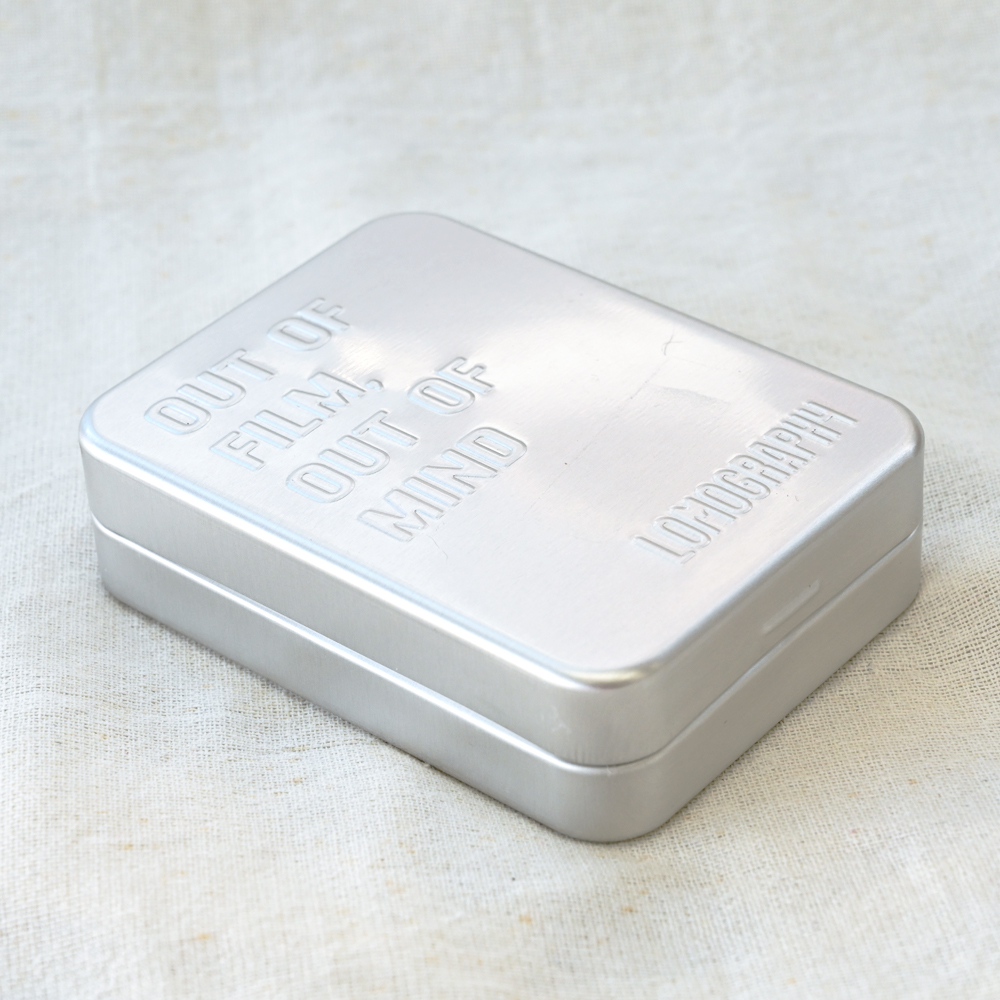 champcamera's tweet image. LomoのMetal Film Case　by 青葉台店

ロモの「Metal Film Case」！
135×6本、120×4本、135×3本&amp;amp;120×2本、110×5本の組み合わせで収納可能！
懐かしいお弁当箱のようなひんやりした金属素材が◎

#MetalFilmCase #ロモ #Lomo #青葉台 #横浜青葉台 #田園都市線

champcamera.co.jp/topics/?id=ao_…