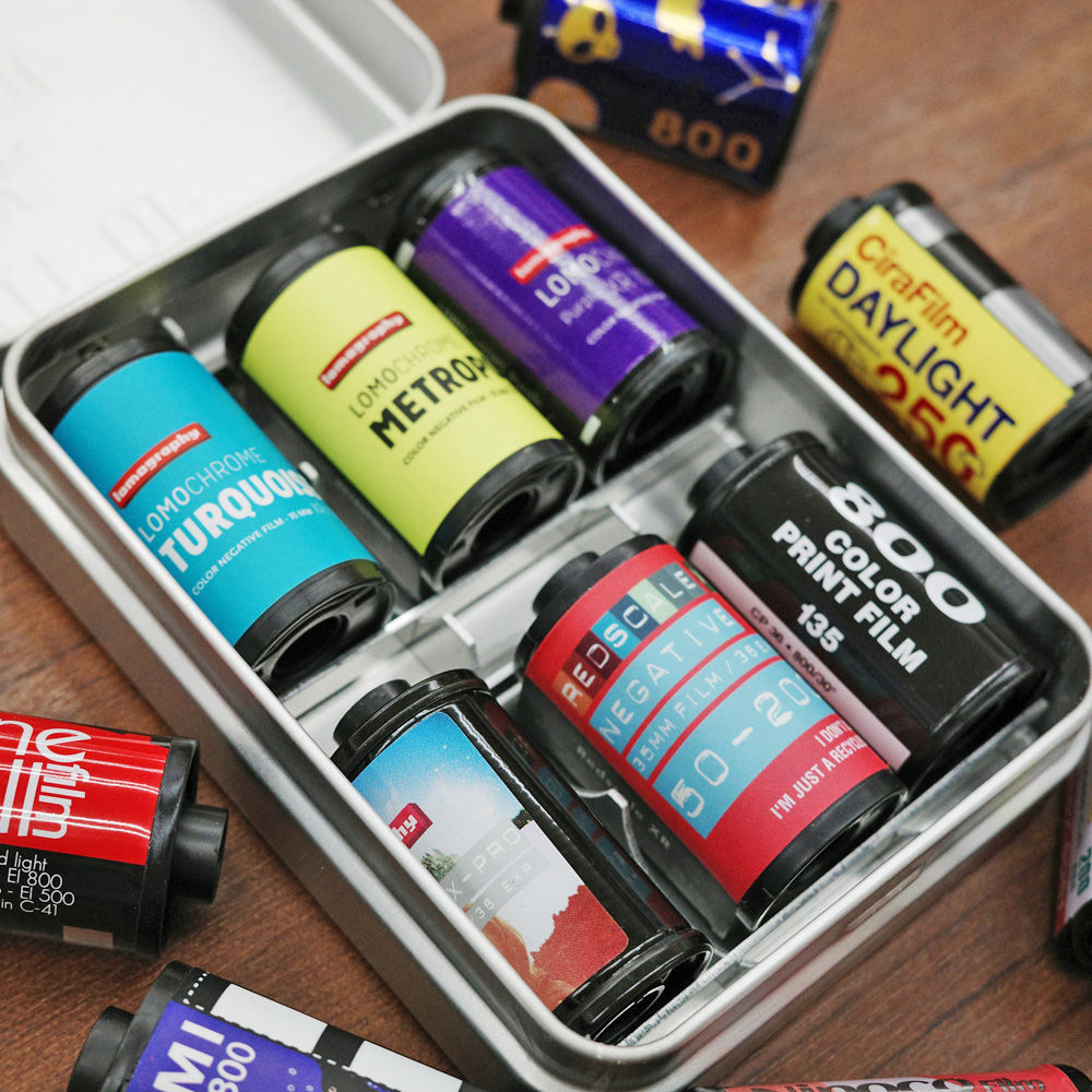 champcamera's tweet image. LomoのMetal Film Case　by 青葉台店

ロモの「Metal Film Case」！
135×6本、120×4本、135×3本&amp;amp;120×2本、110×5本の組み合わせで収納可能！
懐かしいお弁当箱のようなひんやりした金属素材が◎

#MetalFilmCase #ロモ #Lomo #青葉台 #横浜青葉台 #田園都市線

champcamera.co.jp/topics/?id=ao_…