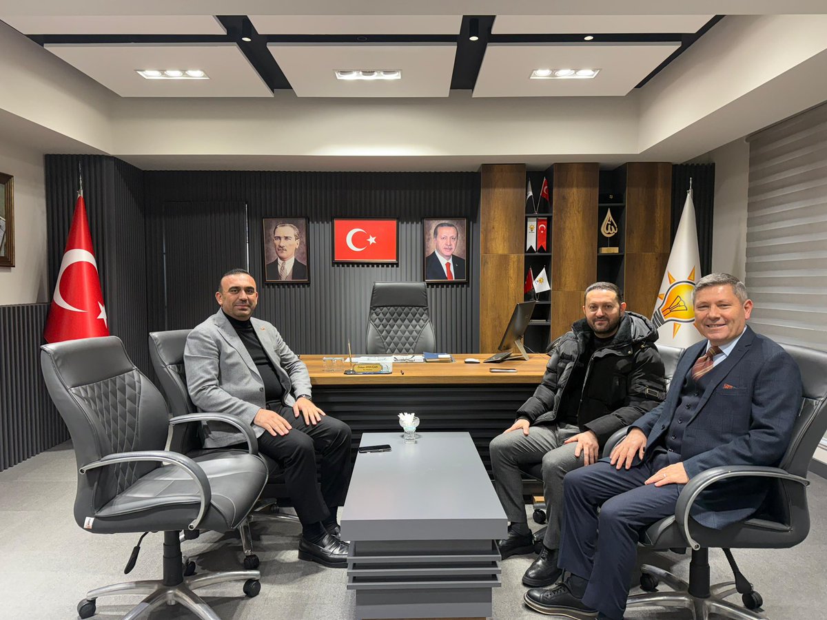 AK Parti İstanbul İl Yönetim Kurulu Üyeleri Sn. Zeynettin Aydın ve Sn. İbrahim Deniz ilçe başkanlığımızı ziyaret etti. Nazik ziyaretleri için kendilerine teşekkür ederiz.