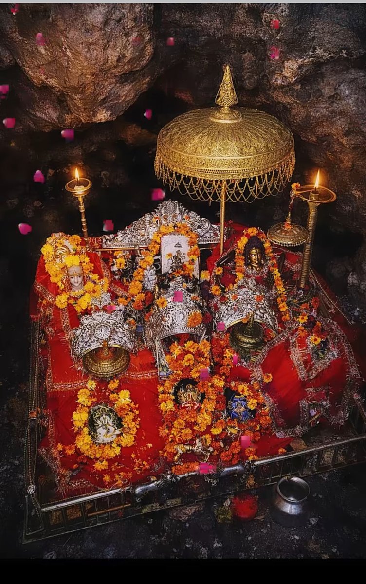 bhumidixit__'s tweet photo. जय माता वैष्णो देवी जी के दिव्य अलौकिक दर्शन  ! https://t.co/vjj7IDl9H1