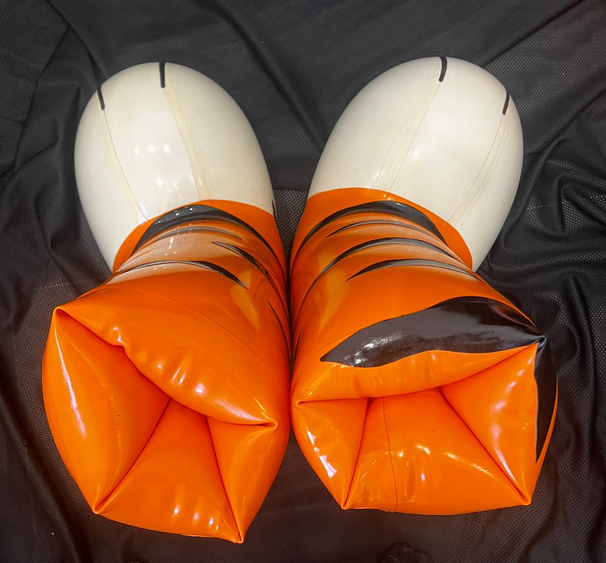 Rubber Paws tweet media