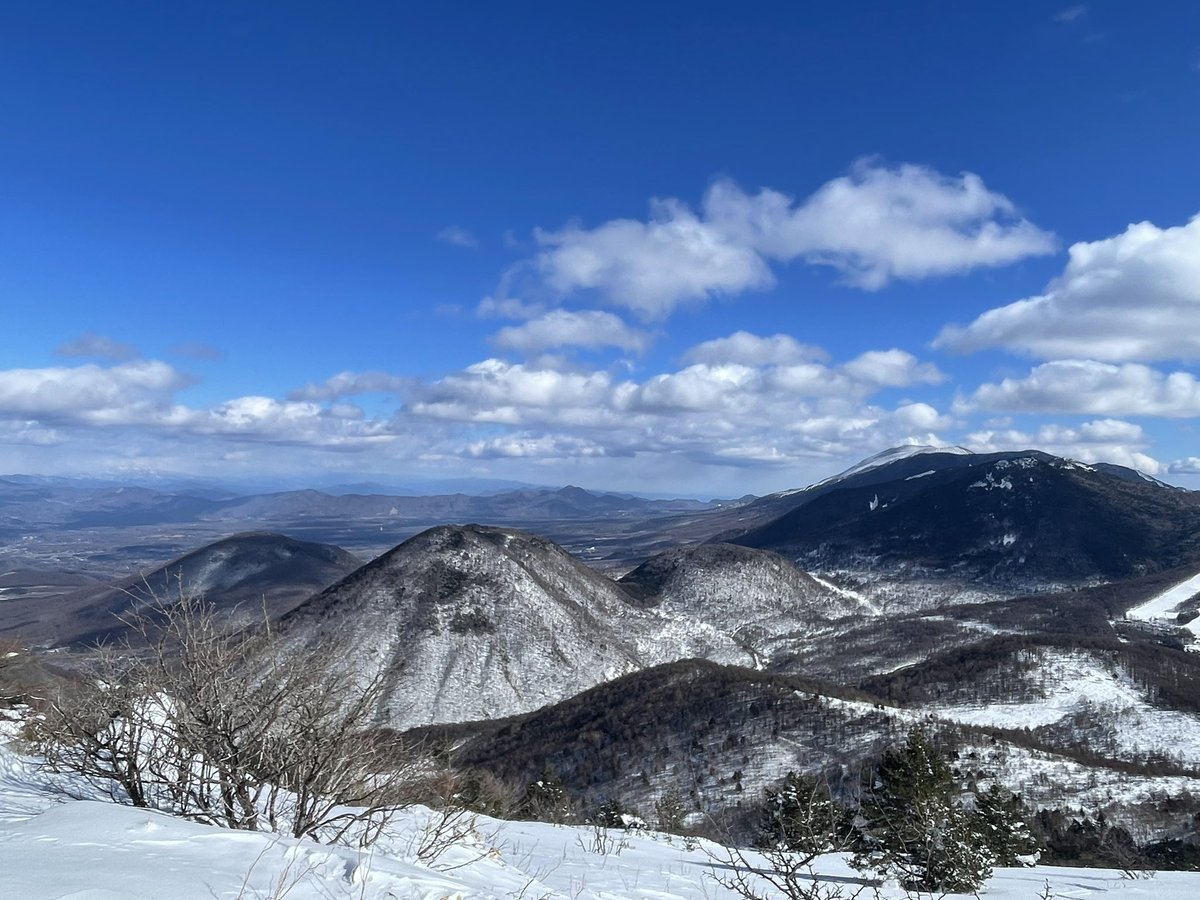 ben225577's tweet photo. 湯ノ丸山と烏帽子岳(^^) https://t.co/tI5g6sBEoD
