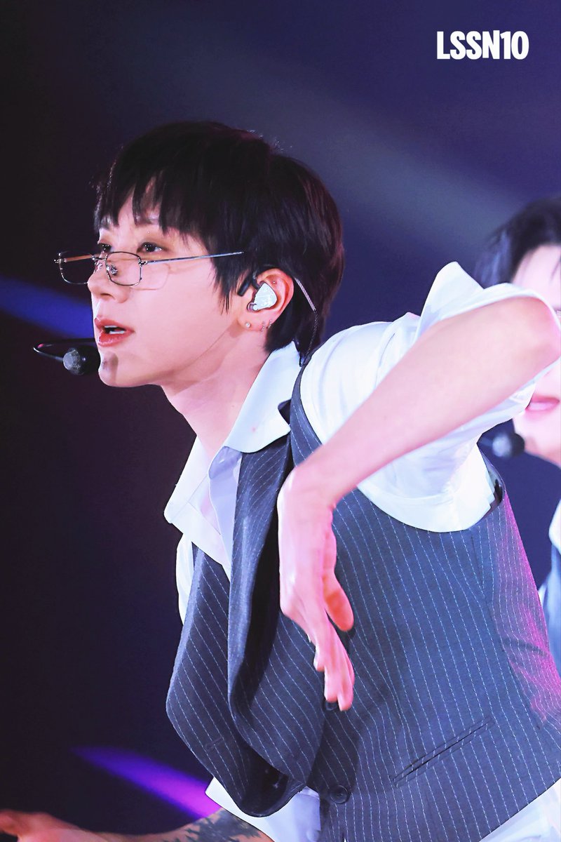 260201 SMTOWN FUKUOKA

the contrast between the face and the arm

#TENLEE #tenlee_1001 
#TEN #텐 #เตนล์ #李永钦
#SMTOWN_LIVE_FUKUOKA