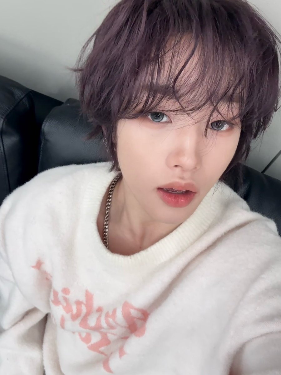 AM8IC_MEMBER's tweet photo. [🦊💬] 보라색 여우💜🦊

#AM8IC #엠빅 #エムビック
#SAHO #사호 #サホ #斯皓 https://t.co/jWTDLvpb1w