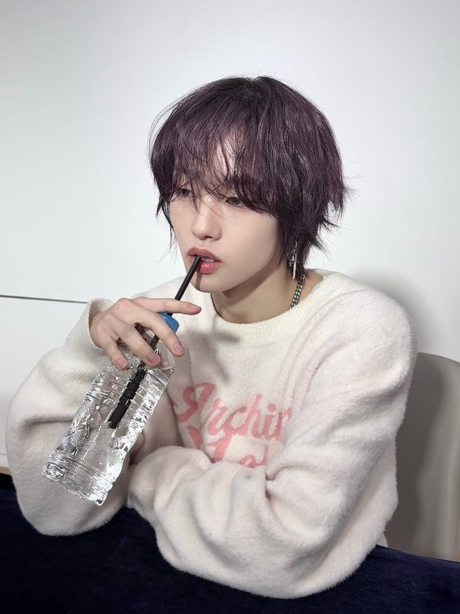 AM8IC_MEMBER's tweet photo. [🦊💬] 보라색 여우💜🦊

#AM8IC #엠빅 #エムビック
#SAHO #사호 #サホ #斯皓 https://t.co/jWTDLvpb1w