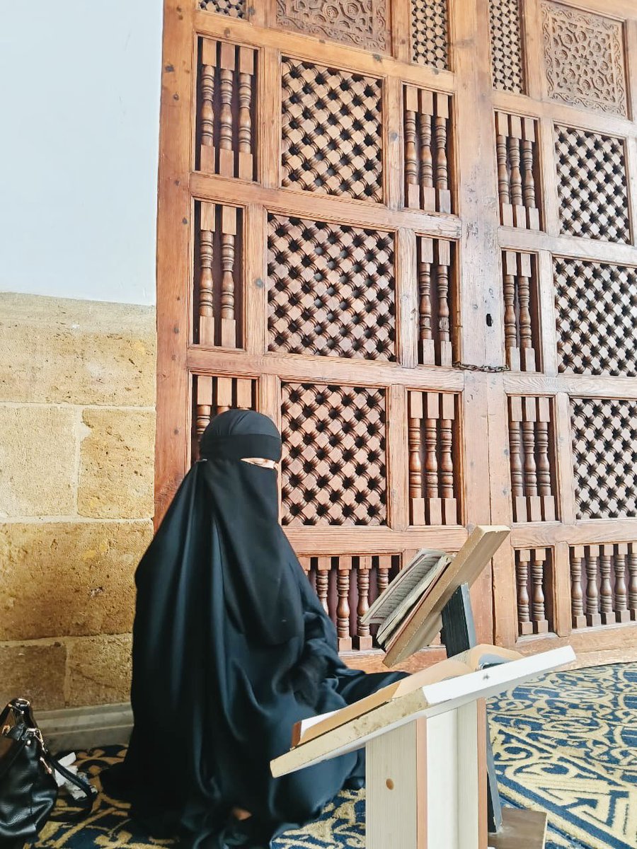 عالمہ ہونا صرف علم کا نام نہیں،
بلکہ عمل، حیا، صبر اور تقویٰ کا نام ہے۔
اللہ تعالیٰ ہمیں اپنے علم پر عمل کرنے والی
اور امت کے لیے رحمت بننے والی بنائے۔