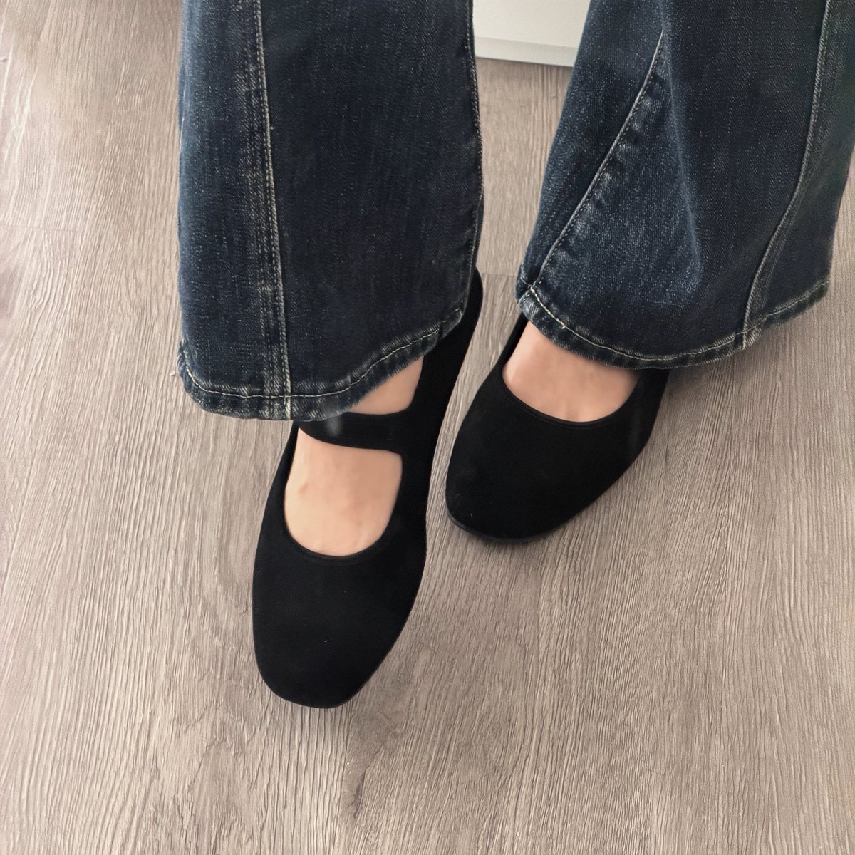 yoxrgravity's tweet image. ได้ของแล้วววว รีวิวๆๆ 🥺🥺 รุ่นกำมะหยี่สีดำ ที่ตอนแรกเหลือสีเดียว ของจริงดีงามมากในราคา 200 พื้นนิ่ม ใส่แล้วเท้าเรียว + ขาวสุดๆเลยยย