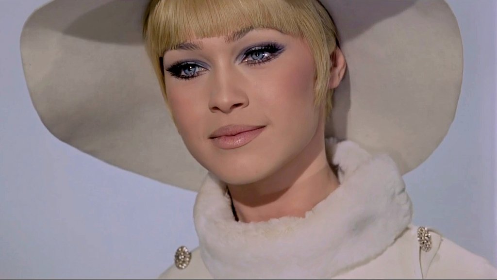 ouicinema's tweet photo. Marisol (Pepa Flores) in "Carola de día, Carola de noche" 1969

dir. Jaime de Armiñán https://t.co/dI6rx4BPdB