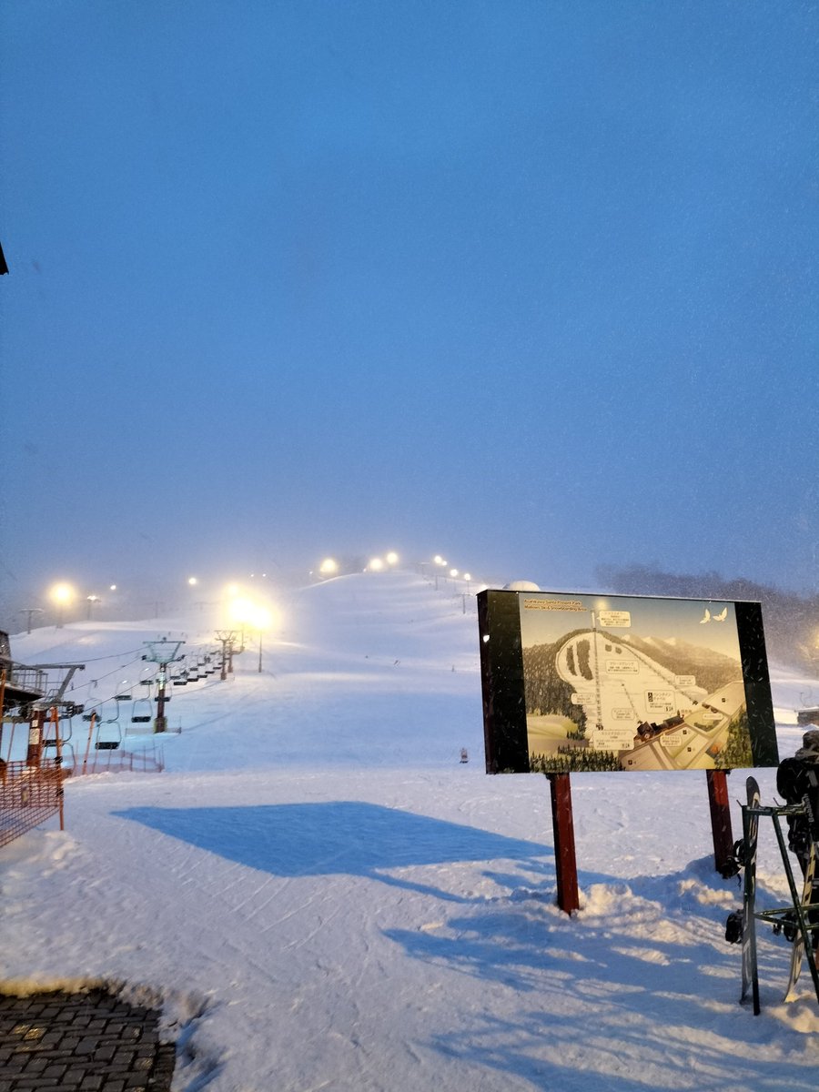u_imakuni's tweet photo. 北海道のナイターはくそ寒い https://t.co/6Aaom446Ty