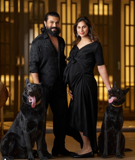 Onlinetadka's tweet photo. बेटी क्लिन संग पत्नी और न्यूबॉर्न ट्विन्स से मिलने अस्पताल पहुंचे राम चरण, शेयर की तीन बच्चों के पिता बनने की खुशी
#RamCharan #UpasanaKonidela #TwinBabies #Chiranjeevi #FamilyJoy #HospitalVideo https://t.co/EaWBLBPjkG
