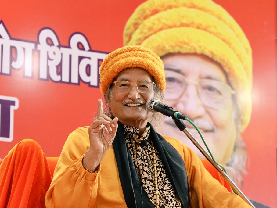 sgdharaofficial's tweet photo. दिन रात सांस चलती रहती,
मत उसको तू अनदेखा कर;
हर सांस सांस उस अलख निरंजन
से खुद का तू मेला कर।
है अवधू रब को मत बिसरो,
रहनी में रह उसको सुमिरो।
अथ सुमिरन शरणं गच्छामि,
भज गोरख शरणं गच्छामि।।
-Samarthguru @SiddharthAulia Ji 🏵

#Samarthguru #GorakhGeeta #spirituality https://t.co/qi668RWjeP