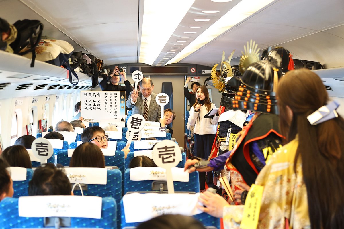 edgelinetokyo's tweet photo. 滋賀県観光に新幹線1両貸切の『戦国浪漫号』品川-米原間運行！戦国武将、グルメ、中井均氏のクイズで盛況【イベントレポ・写真25枚】 https://t.co/nOhMADAdqs 

オリジナルのヘッドカバー、BGM、近江牛弁当や駿河、遠江、三河、尾張などの特別車内アナウンスなど盛りだくさん
#戦国浪漫号 https://t.co/rebDX6kas0