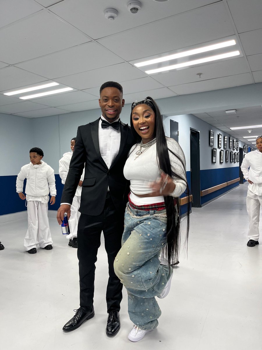 SirModise_'s tweet image. Chommie areya Sandton... It's always love and smiles this side... Shout out to star girl @Kamo_mphelaxx 

#ofentse
#fencers 
#bigbrothermzansiS6