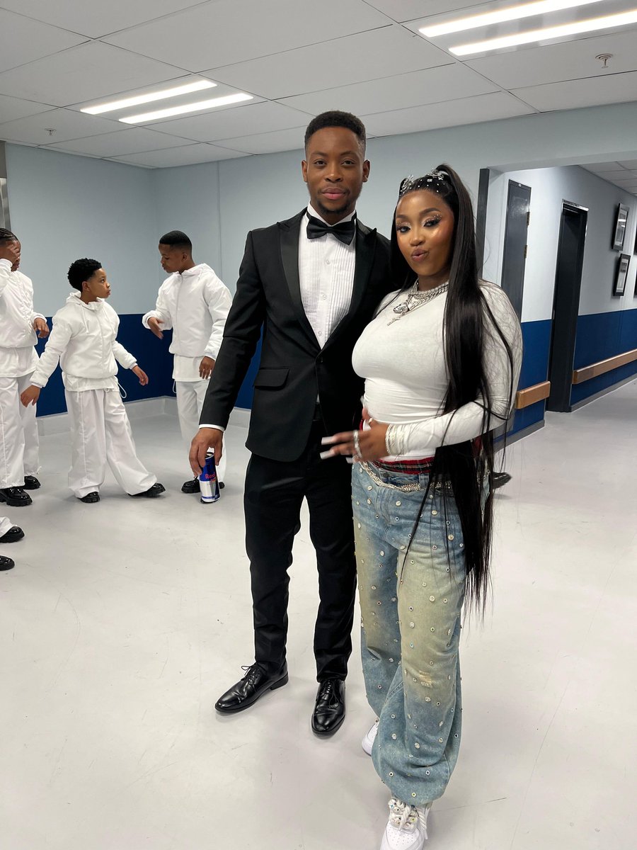 Chommie areya Sandton... It's always love and smiles this side... Shout out to star girl <a href="/Kamo_mphelaxx/">KIKI 🧚🏾‍♀️</a> 

#ofentse
#fencers 
#bigbrothermzansiS6