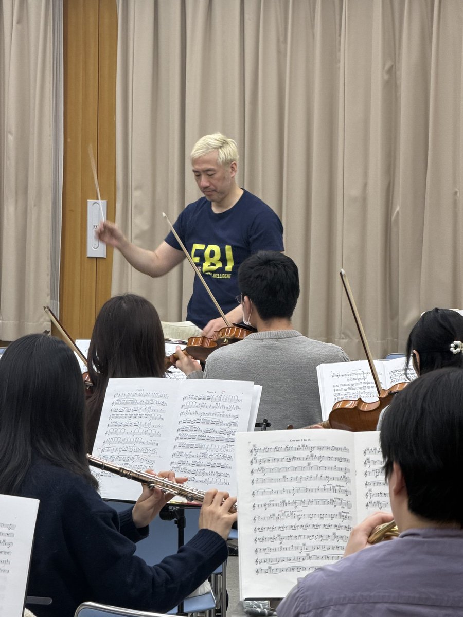 AB_orchestra's tweet photo. 演奏会まであと3週間！ここからが勝負です。
海老原先生の指導でさらに音楽を磨き込んで、皆さんに良い時間をお届けできるよう頑張ります🎶
今日もトランペット協奏曲の代奏は団員のKさん。代奏は今日が最後の予定です。ありがとうございました。
#ABオケ　#グリエール　#アルチュニアン　#海老原光 https://t.co/bRoKcT1pmo