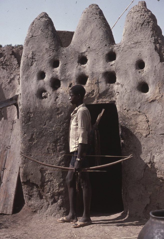 Baakouu's tweet image. Jeune Nunu, Burkina Faso 1978