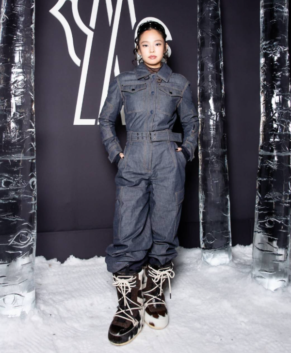 AboutMusicYT's tweet photo. Jennie is a Winter beauty at the Moncler Grenoble Fashion Show today. https://t.co/DAg0JYPpZB