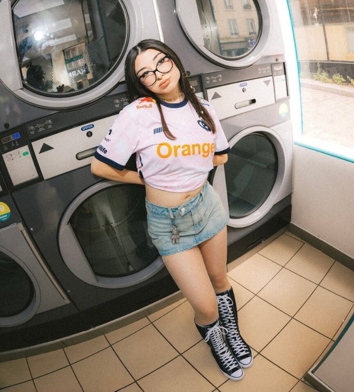 influenceusefr tweet media