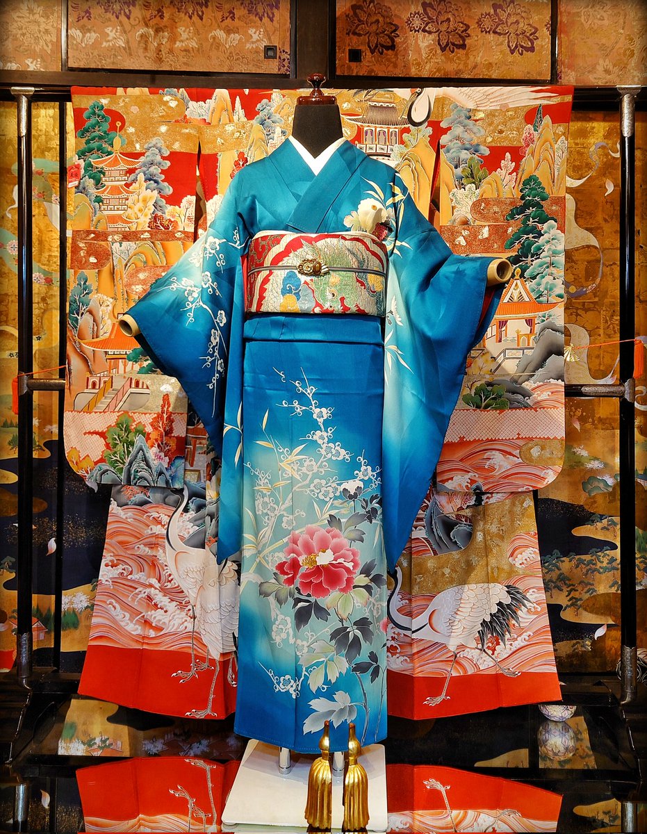 modoribashi237's tweet photo. 本日の店内
アンティーク訪問着👘✨ https://t.co/uwvScXuRBE