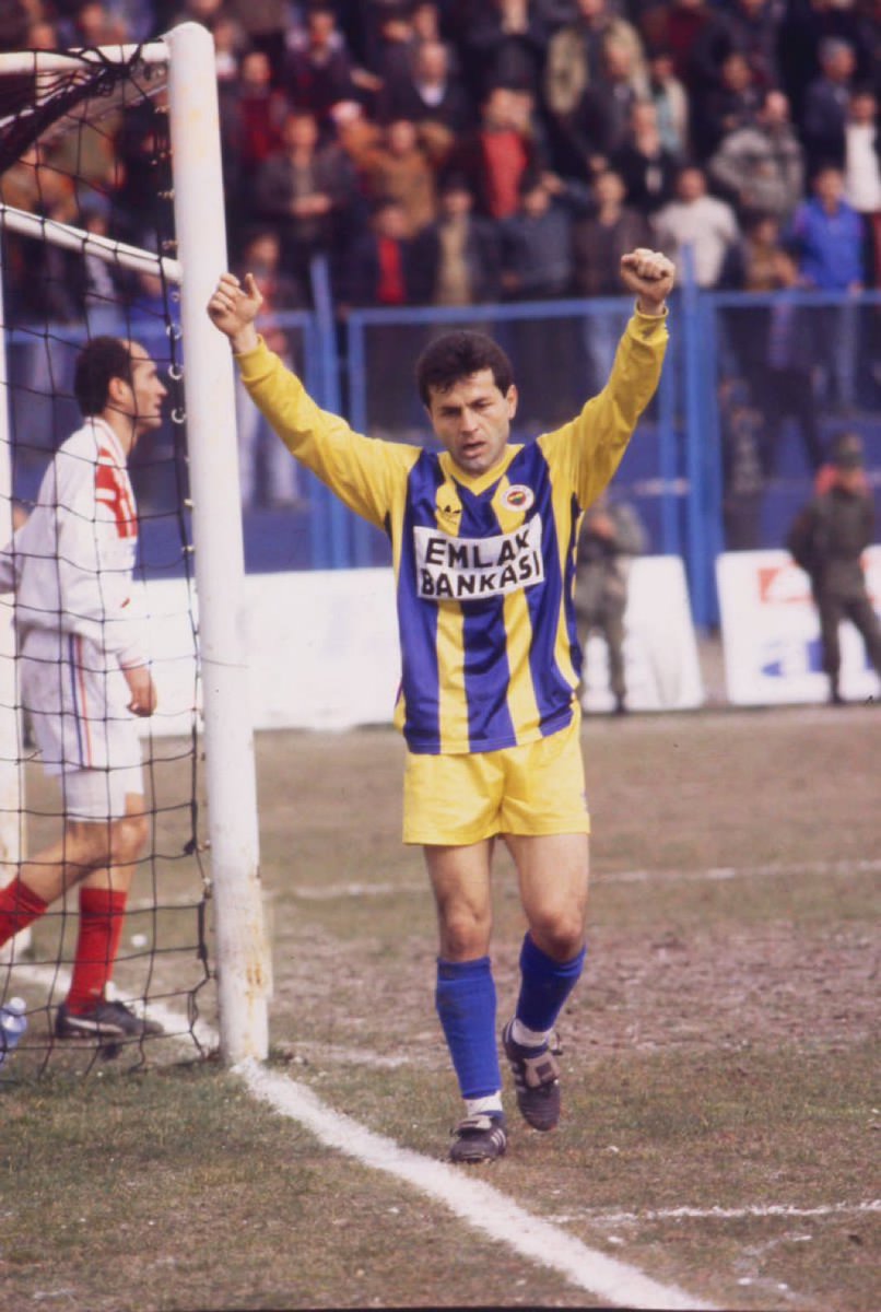 FenerRetro's tweet photo. Aykut Kocaman 🇹🇷

#Fenerbahçe
#RetroFener https://t.co/cgz7qxd5Mm