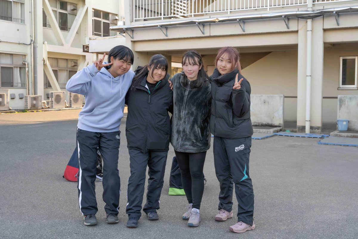 toritutennis's tweet photo. 4都県(埼玉・山梨・神奈川・東京)公立強化練習会
女子都立選抜チーム
日頃交流のない他県の上位選手との対戦でもらった刺激をこの後の練習にいかしていきます！ https://t.co/dm0yvJHnAm